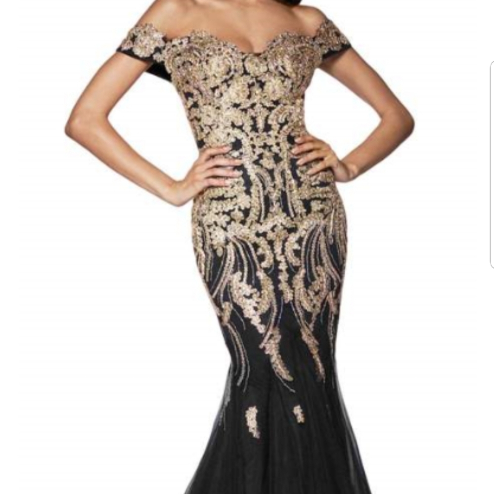 Dress/Gown